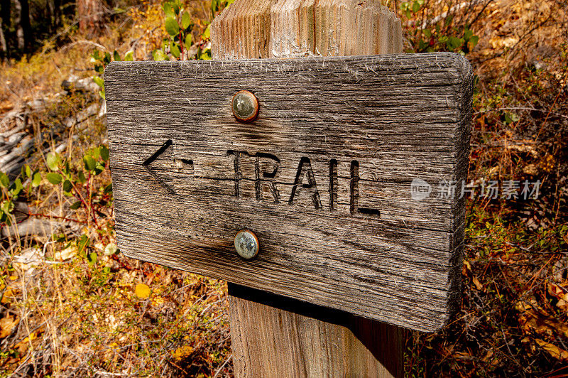 Trail Sign，加州塔霍湖国家森林。